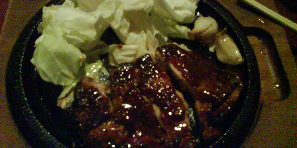 Teppanyaki chicken cooking on a hibachi grill with vegetables for a dietary-friendly menu